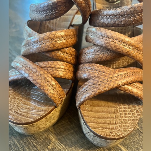 Tory Burch Jeanine Snake Print Leather Wedge Size 8 1/2 - Picture 6 of 16